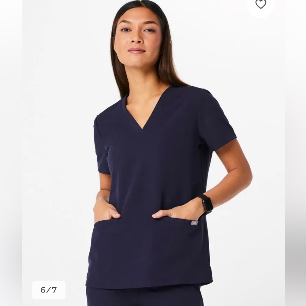 Figs Casma Scrub Top in Navy size XS